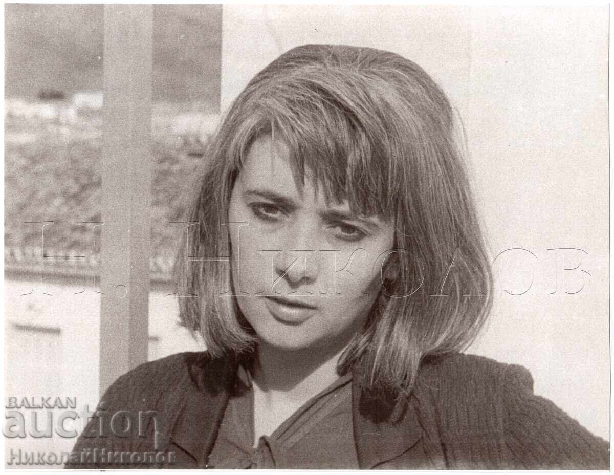 FOTOGRAFIE ARTISTICĂ MARE, FEMEIE FRUMOASĂ E090