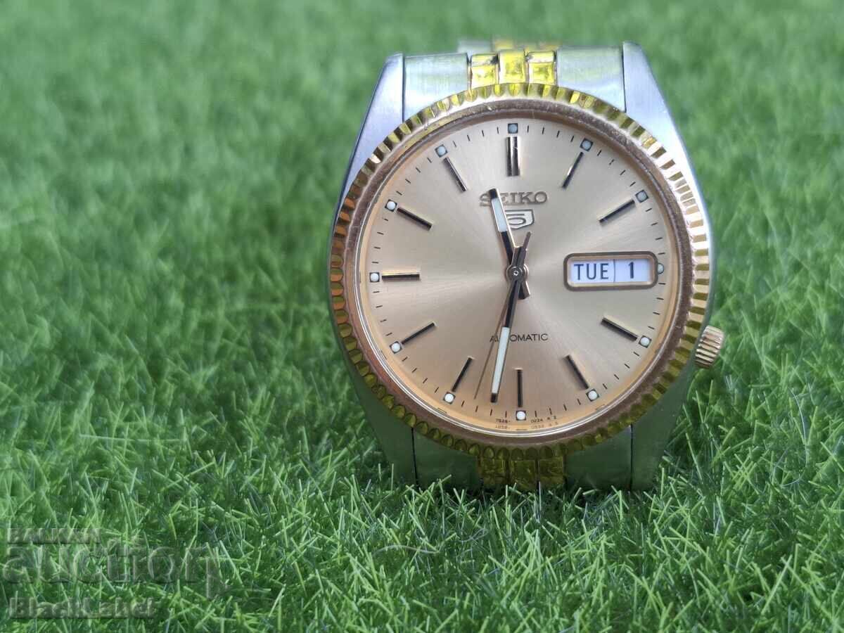 Delivery of Vintage SEIKO 5 Automatic Watch Delivery of Vintage SEIKO 5 Automatic Watch