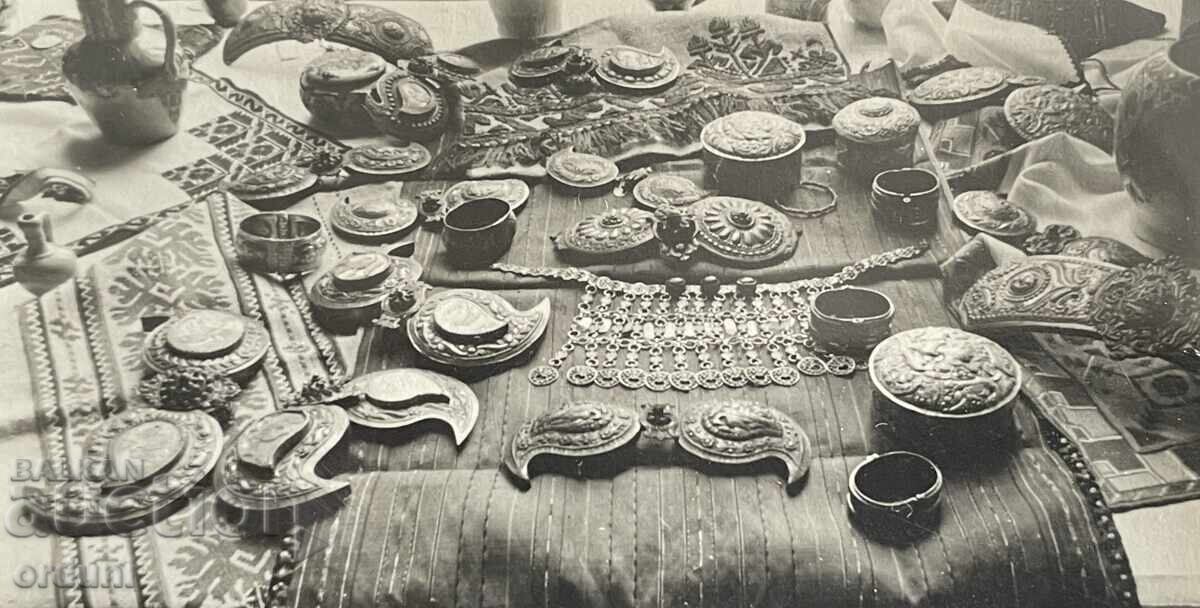 5048 Βασίλειο της Βουλγαρίας εθνογραφική συλλογή παφτιών και κοσμημάτων με τιμή 20.00 BGN | € 10.23