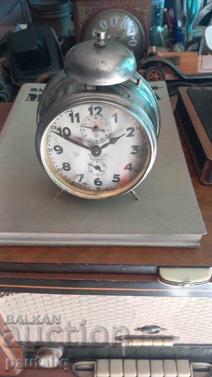 CEAS DE DEȘTEPTĂTOR JUNGHANS KRŬSTYU TOCHEV KYUSTENDIL cu preț € 25.00 | 48.90 BGN CEAS DE DEȘTEPTĂTOR JUNGHANS KRŬSTYU TOCHEV KYUSTENDIL cu preț € 25.00 | 48.90 BGN