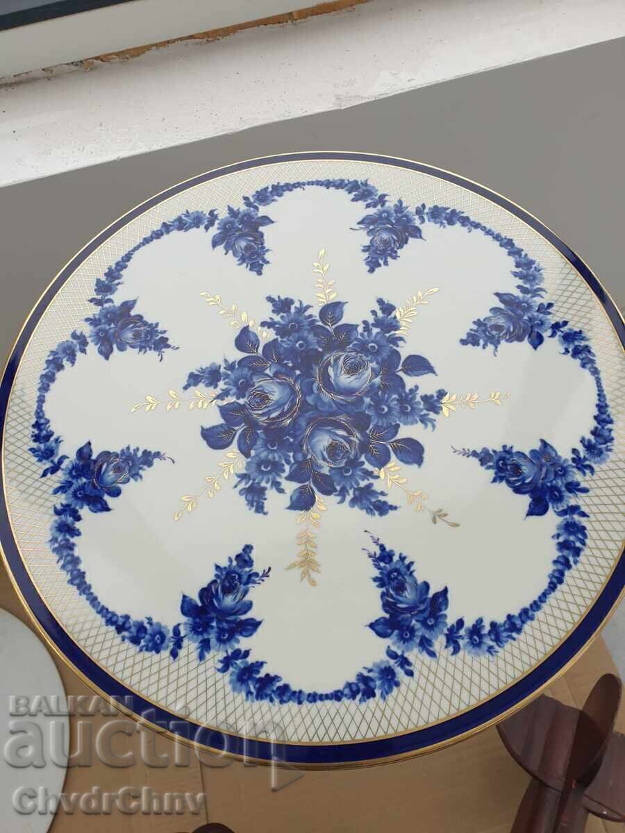 Masă mare din porțelan german Von Schierholz PMP GDR 64cm cu preț € 3000.00 | 5867.51 BGN Masă mare din porțelan german Von Schierholz PMP GDR 64cm cu preț € 3000.00 | 5867.51 BGN
