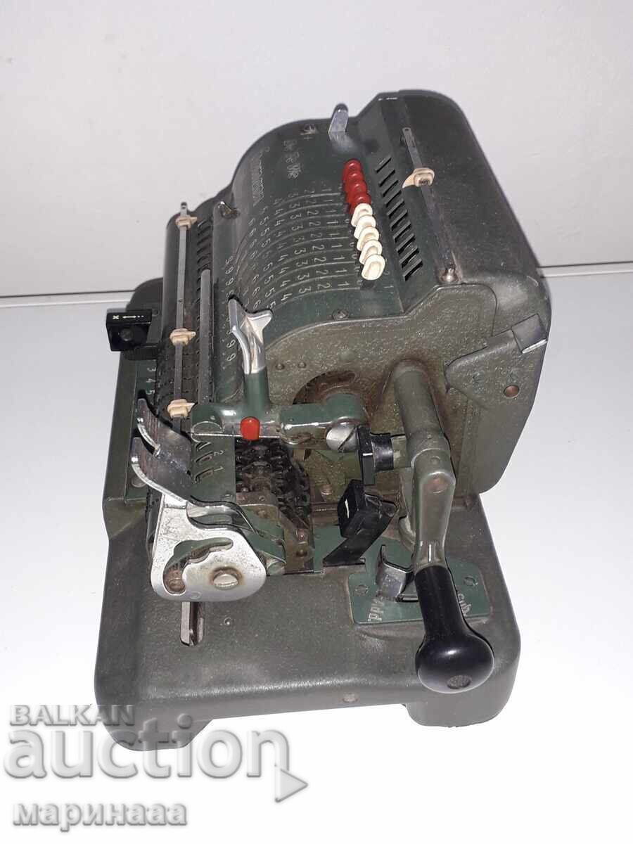 Licitație MAȘINĂ DE CALCUL MECANICĂ VECHE ''HAMANN MANUS R''