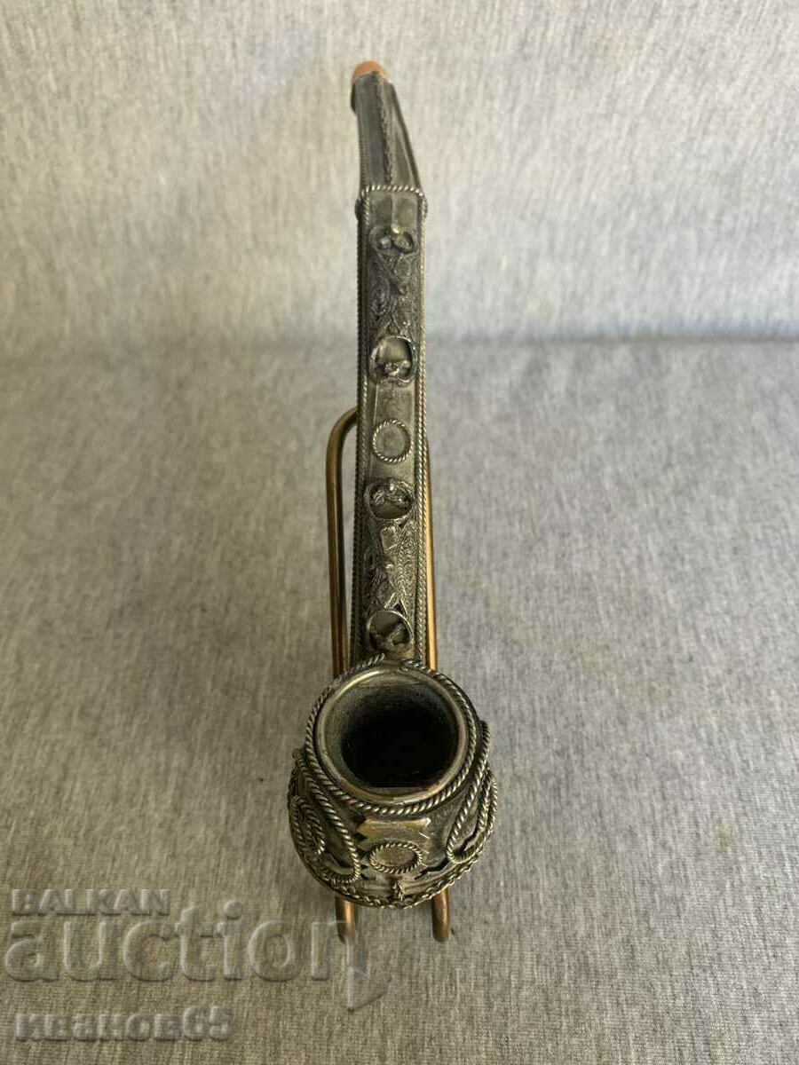 Auction pipe with filigree Auction pipe with filigree