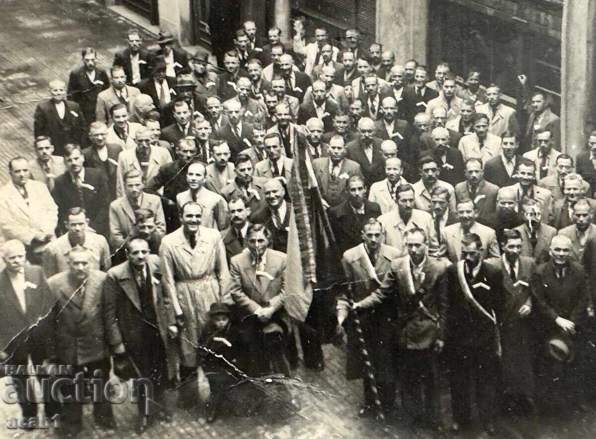 Μετά την Διάσκεψη με τη σημαία για ενθύμιο