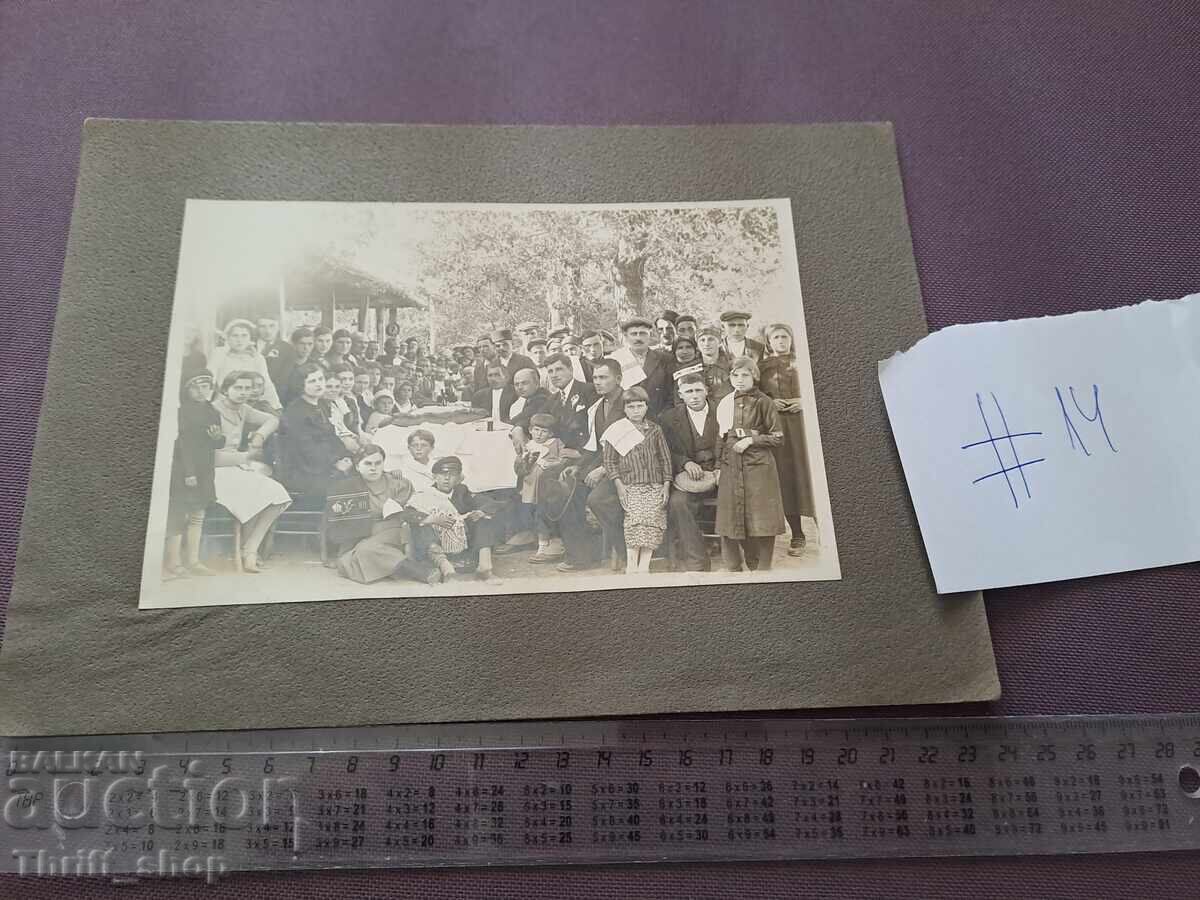 Fotografie veche - carton - grup de oameni adunare Fotografie veche - carton - grup de oameni adunare