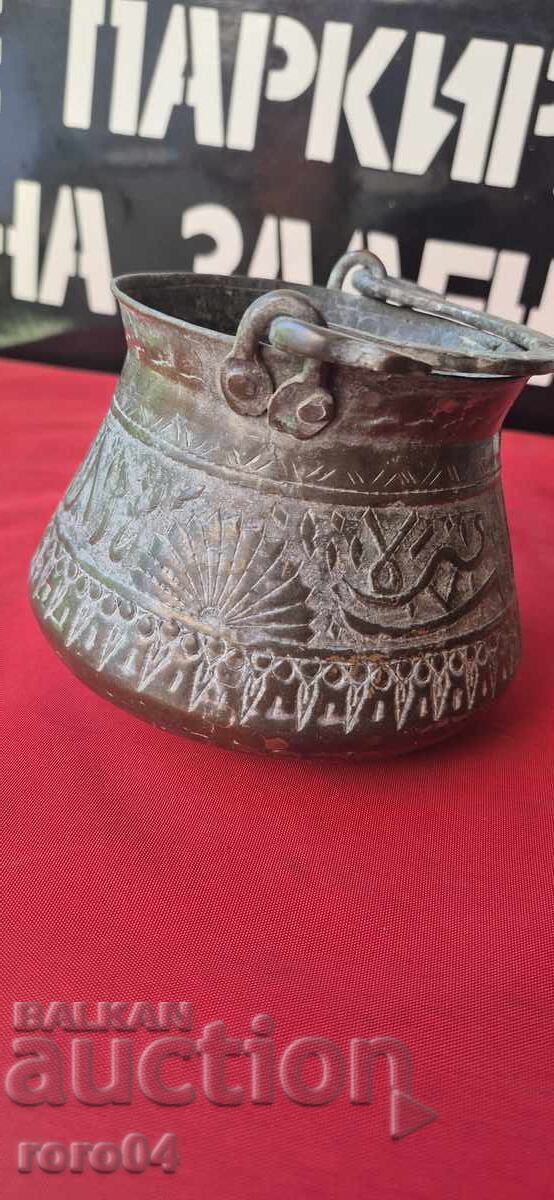 Οθωμανικό μεντζέ με τιμή € 109.99 | 215.12 BGN