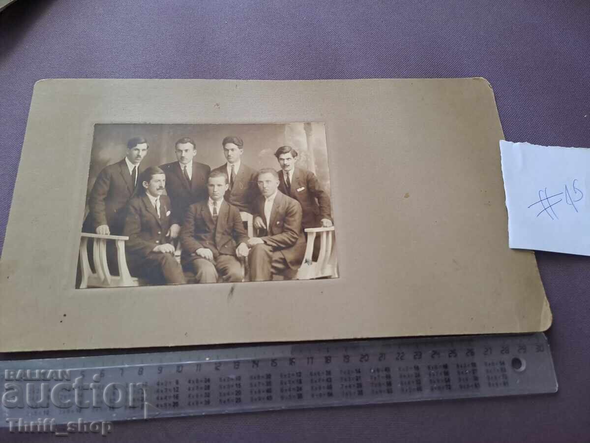 Fotografie veche - carton - grup de oameni