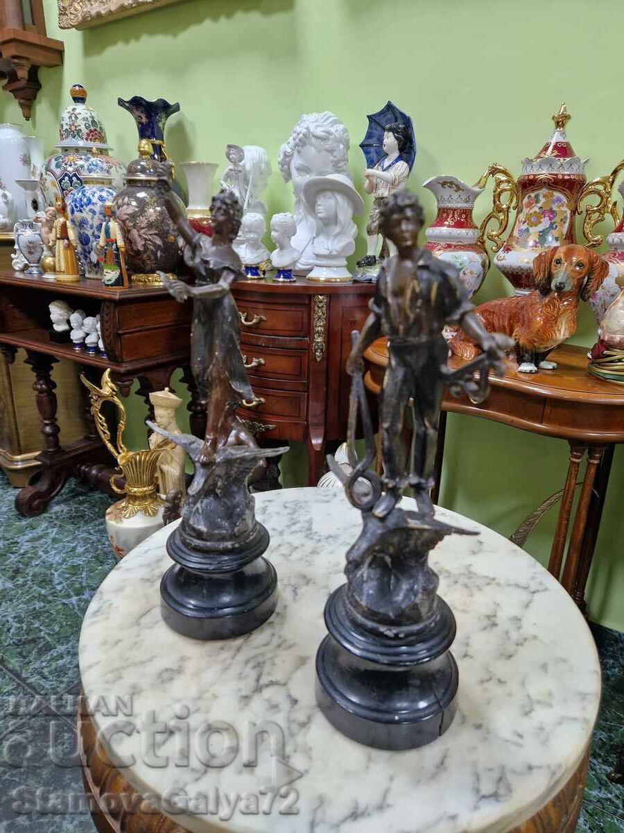 Livrarea Pereche de figurine franceze antice Livrarea Pereche de figurine franceze antice
