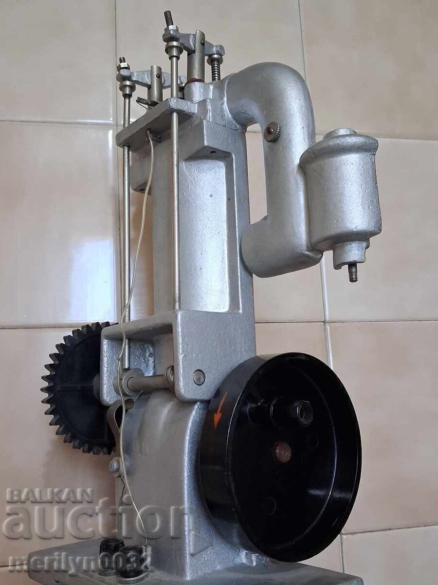 Δημοπρασία Βίντατζ Μακέτα βενζινοκινητήρα μοντέλο 70's Ν.Δ.Β. Λειτουργεί