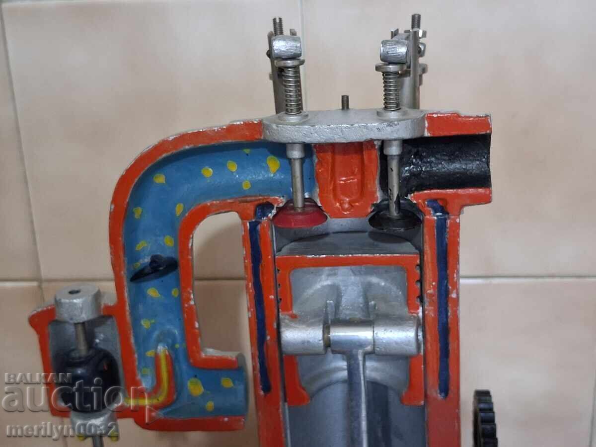 Βίντατζ Μακέτα βενζινοκινητήρα μοντέλο 70's Ν.Δ.Β. Λειτουργεί - 5