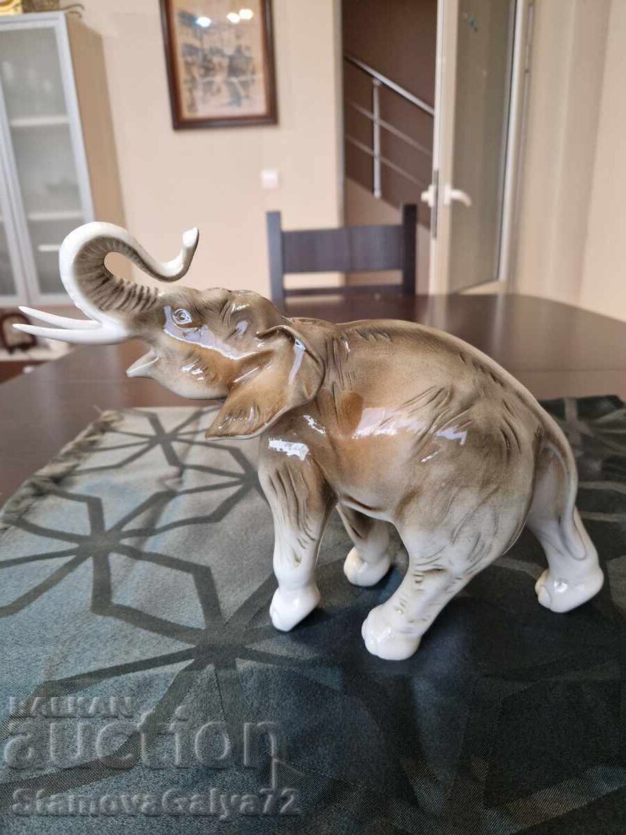 Figurină statuetă rară din porțelan antic Royal Dux Figurină statuetă rară din porțelan antic Royal Dux