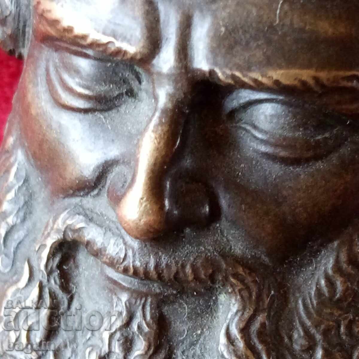 Уникална бронзова статуя.