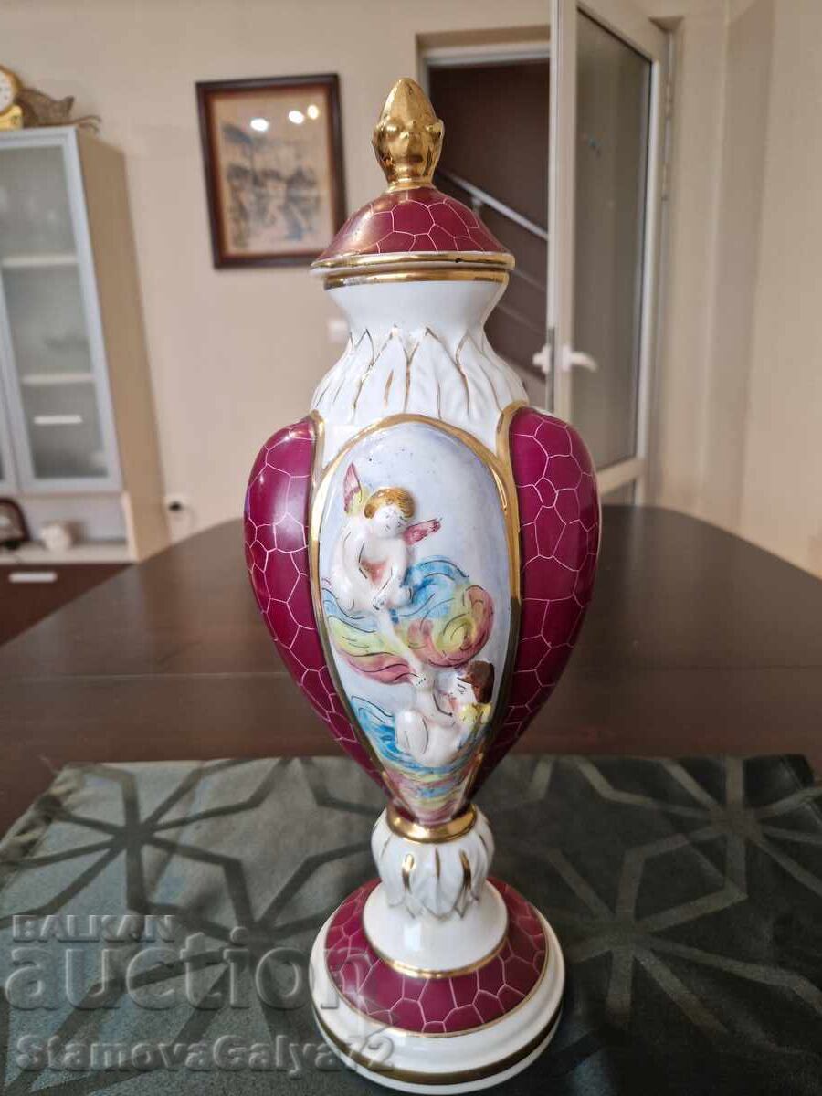 Minunată urnă, vas, vază din porțelan antic Capodimonte cu preț 137.00 BGN | € 70.05 Minunată urnă, vas, vază din porțelan antic Capodimonte cu preț 137.00 BGN | € 70.05