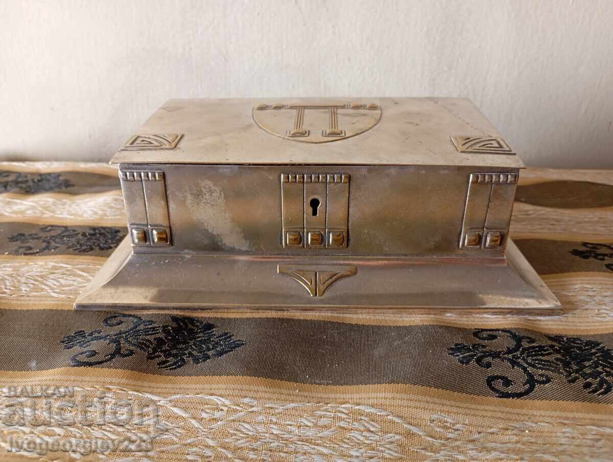 Стара кутия за бижута арт нуво wmf с цена 499.00 лв. | € 255.13