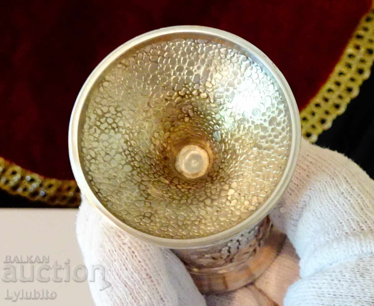 Παράδοση Ασημένια χάλκινα ποτήρια για ρακή, κρασί, σταφύλια