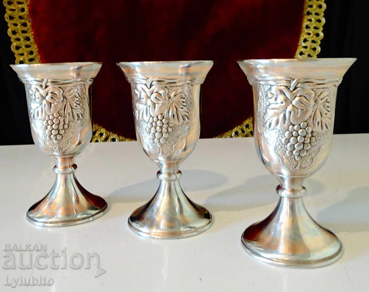 Ασημένια χάλκινα ποτήρια για ρακή, κρασί, σταφύλια