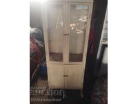 Veche vitrină metalică de medic