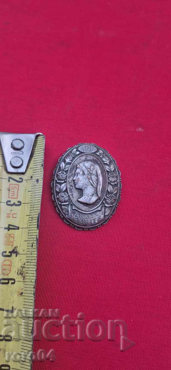 Auction  100 Years of Women's Associations