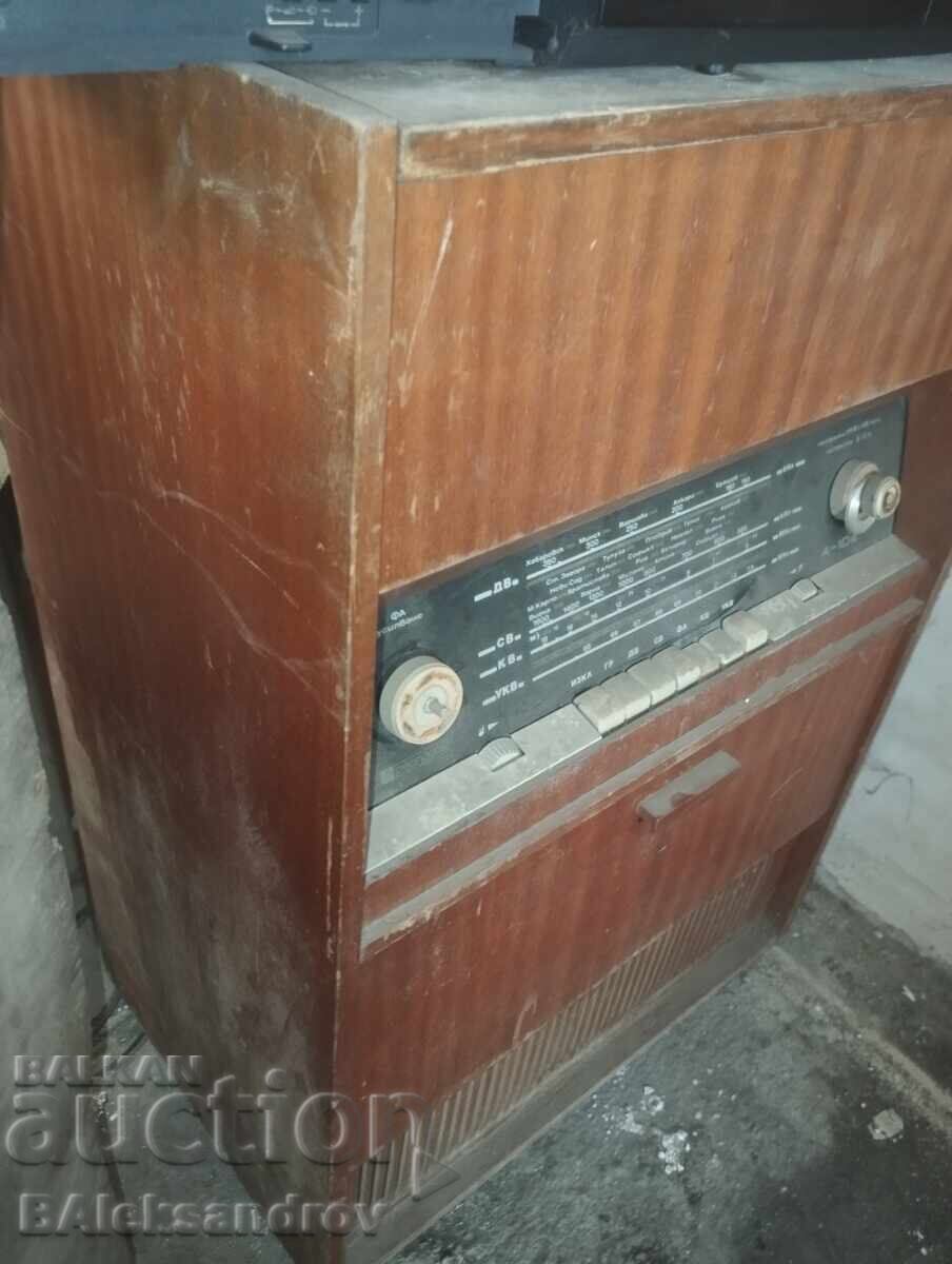 Auction  Radio apparatus from the USSR