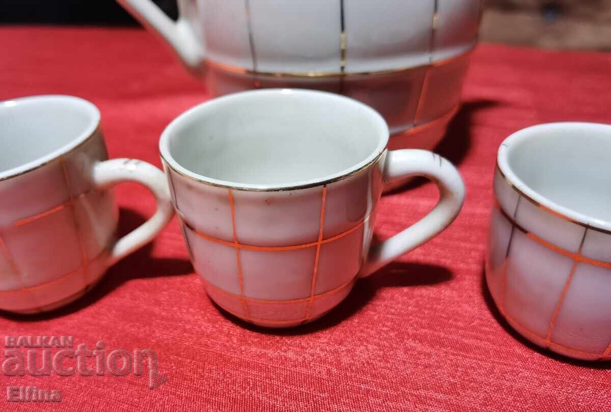 Аукцион Комплект чашки и каничка за греена ракия Аукцион Комплект чашки и каничка за греена ракия