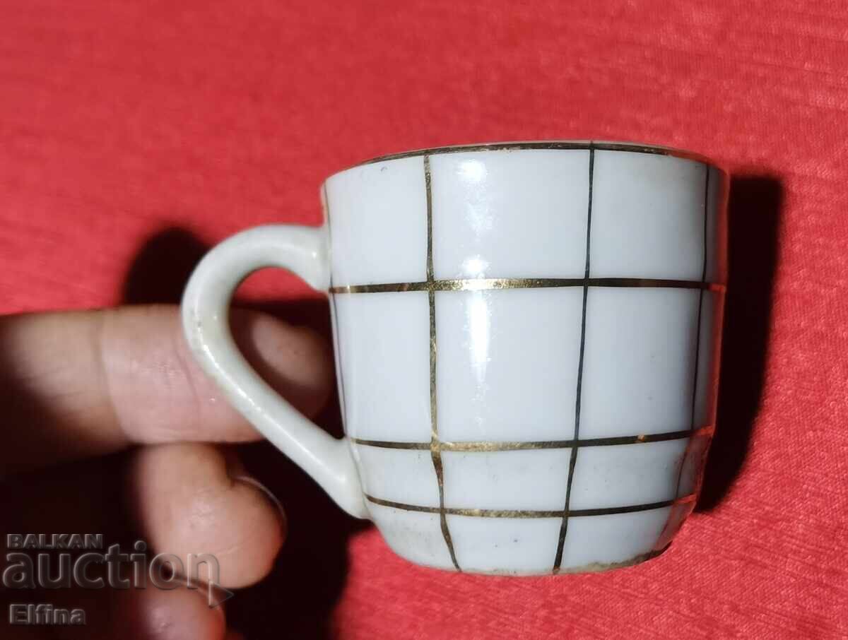 Доставка на Комплект чашки и каничка за греена ракия Доставка на Комплект чашки и каничка за греена ракия