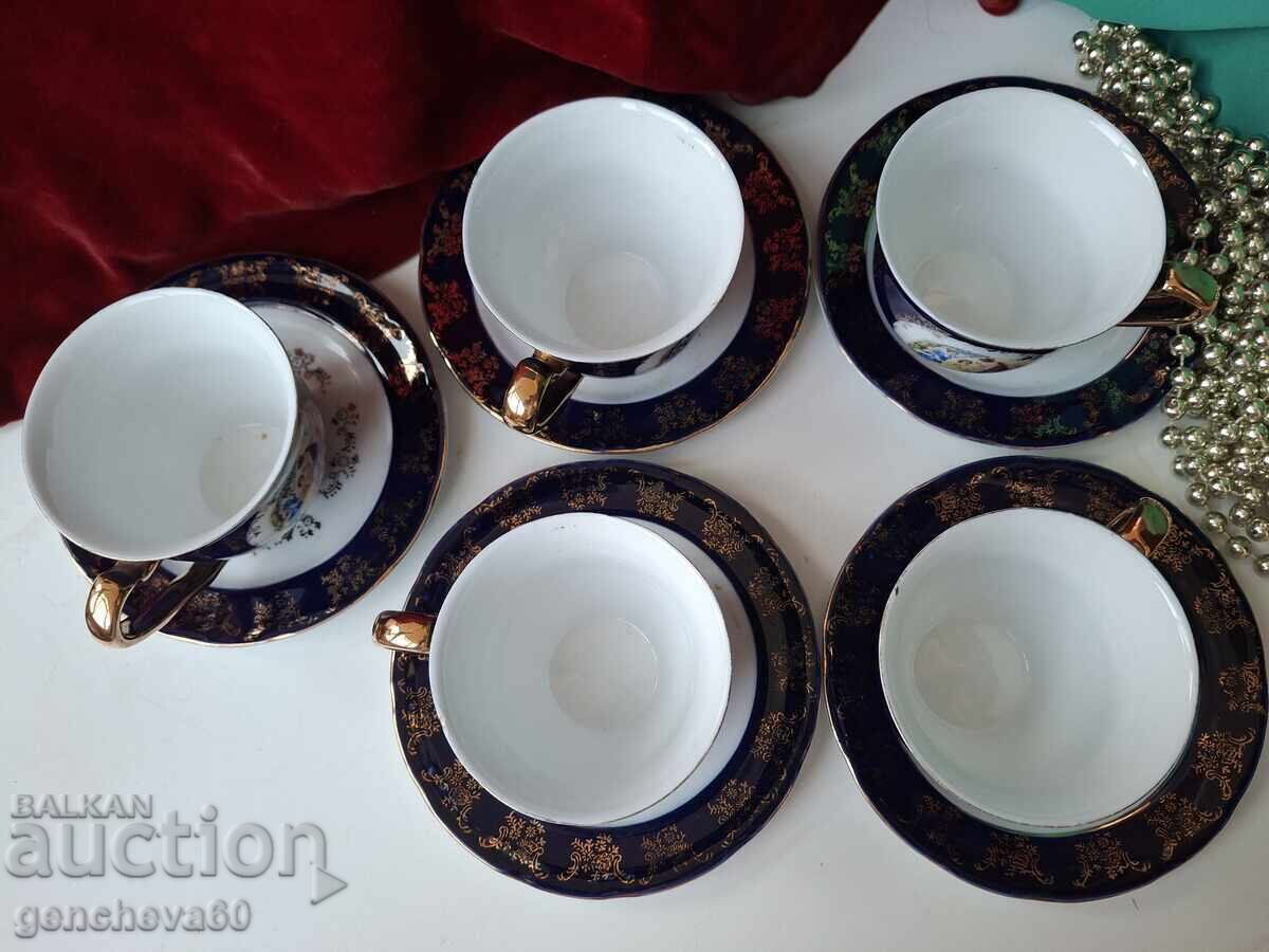 Frumos serviciu de cafea ceh cobalt, aurit, cele 3 grații cu preț 180.00 BGN | € 92.03