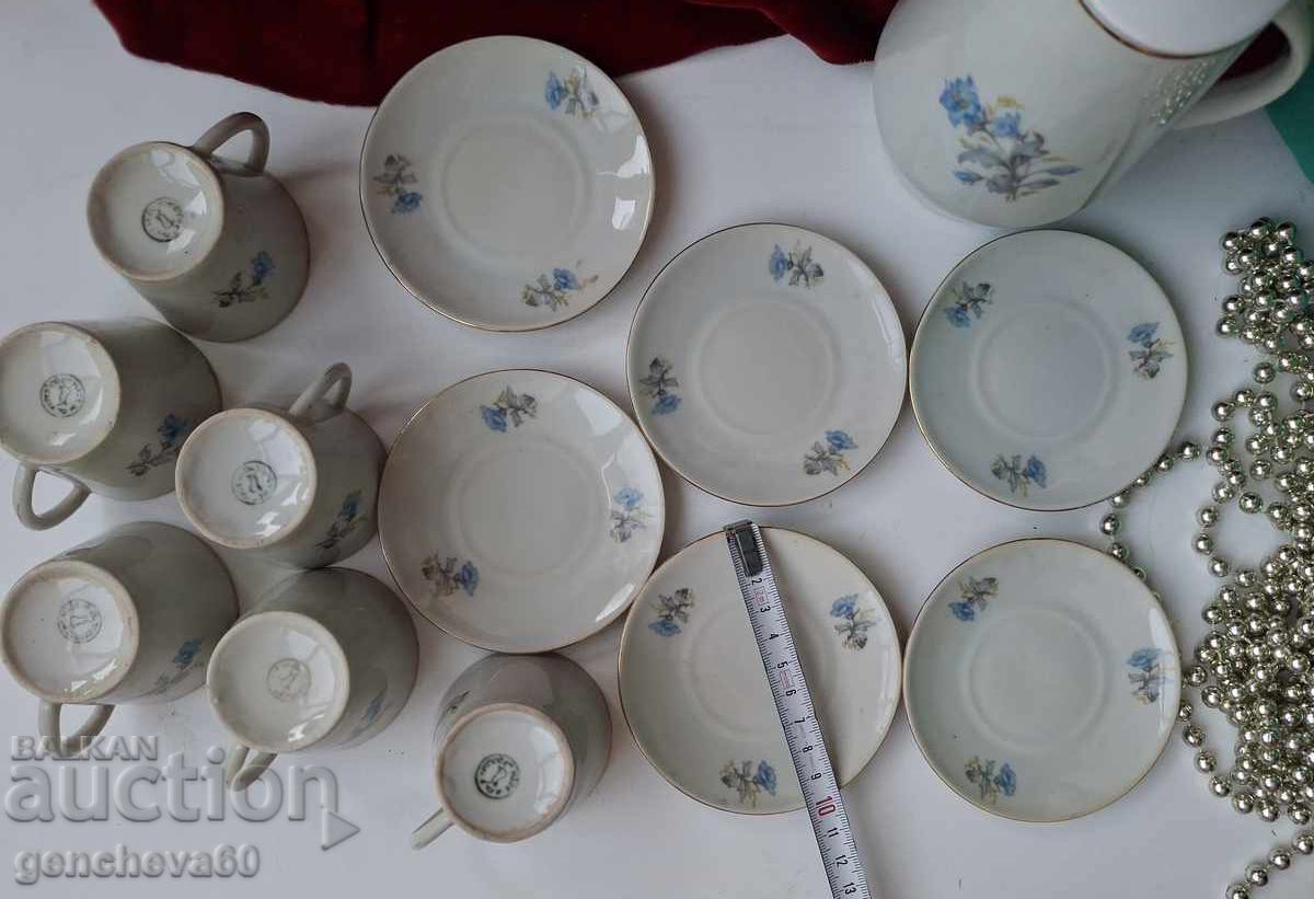 Vechi serviciu de porțelan bulgăresc pentru cafea cu preț € 21.00 | 41.07 BGN Vechi serviciu de porțelan bulgăresc pentru cafea cu preț € 21.00 | 41.07 BGN