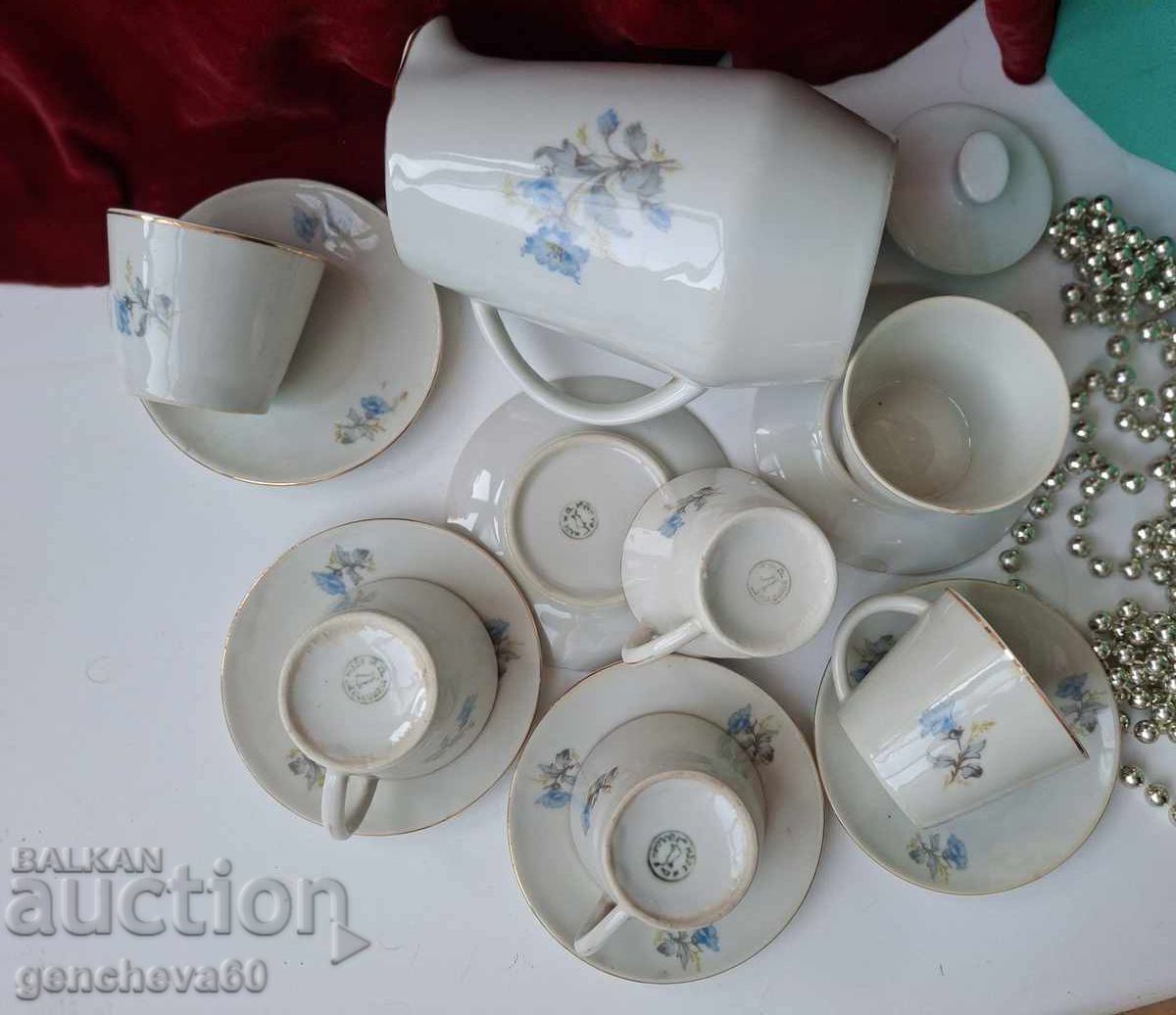 Licitație Vechi serviciu de porțelan bulgăresc pentru cafea Licitație Vechi serviciu de porțelan bulgăresc pentru cafea