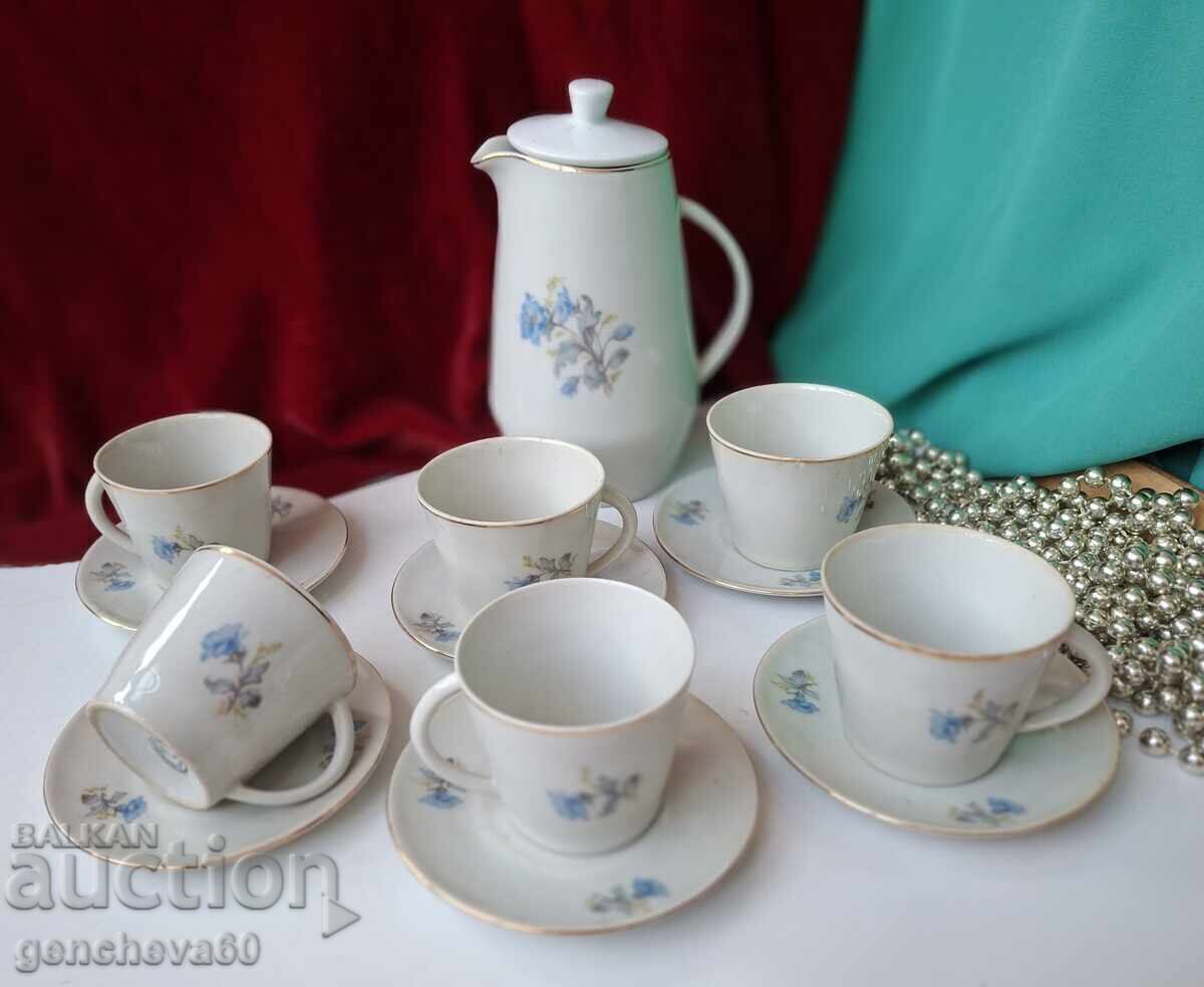 Vechi serviciu de porțelan bulgăresc pentru cafea Vechi serviciu de porțelan bulgăresc pentru cafea