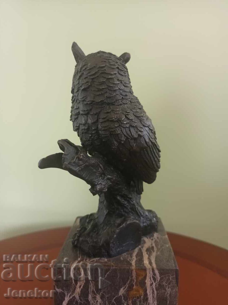 Παράδοση Χάλκινο άγαλμα κουκουβάγιας