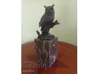 Figurină de bronz bufniță