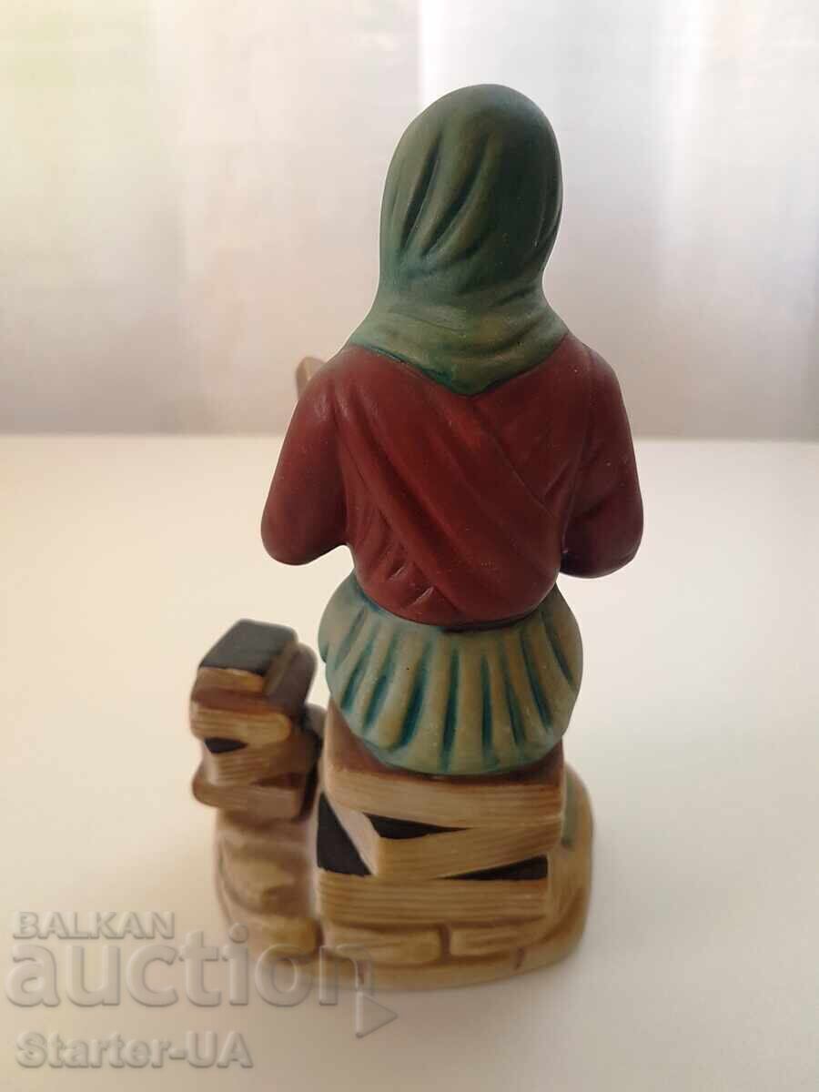 Licitație Figurină de porțelan "Bunica". Biscuiți