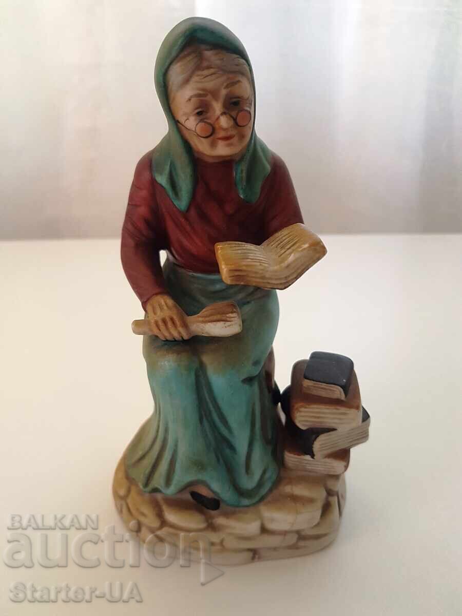 Figurină de porțelan "Bunica". Biscuiți