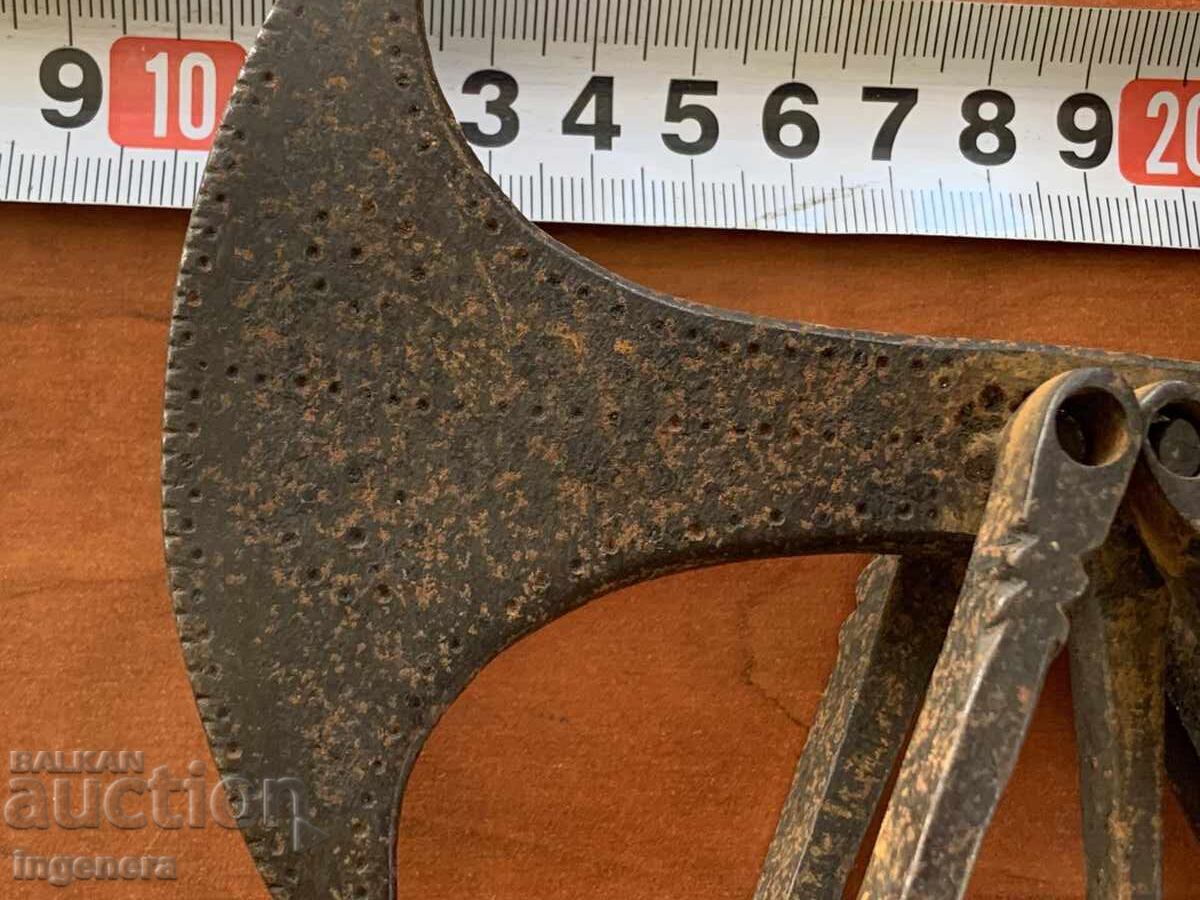 Auction  Old Ottoman Scale with Topuz Ornament