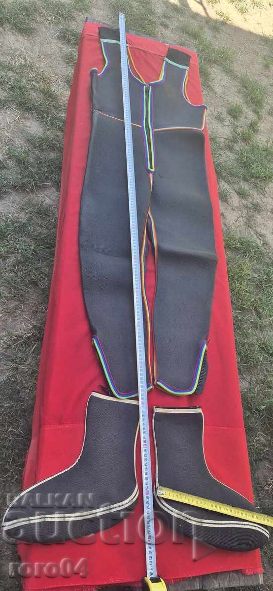 Costum de neopren