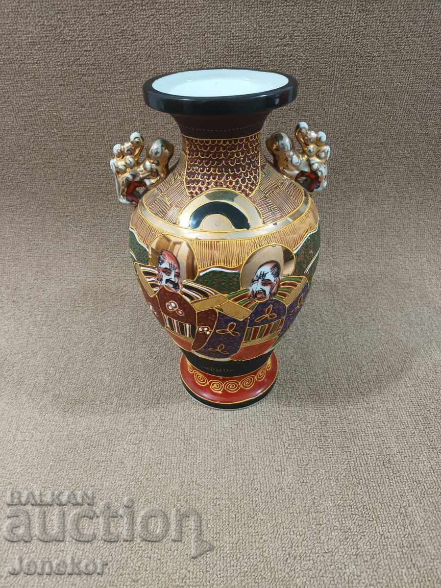 Голяма винтидж ваза. Голяма винтидж ваза.