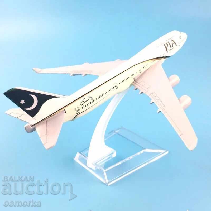 Model de avion Boeing 747 machetă PIA Pakistan International A cu preț 32.00 BGN | € 16.36 Model de avion Boeing 747 machetă PIA Pakistan International A cu preț 32.00 BGN | € 16.36