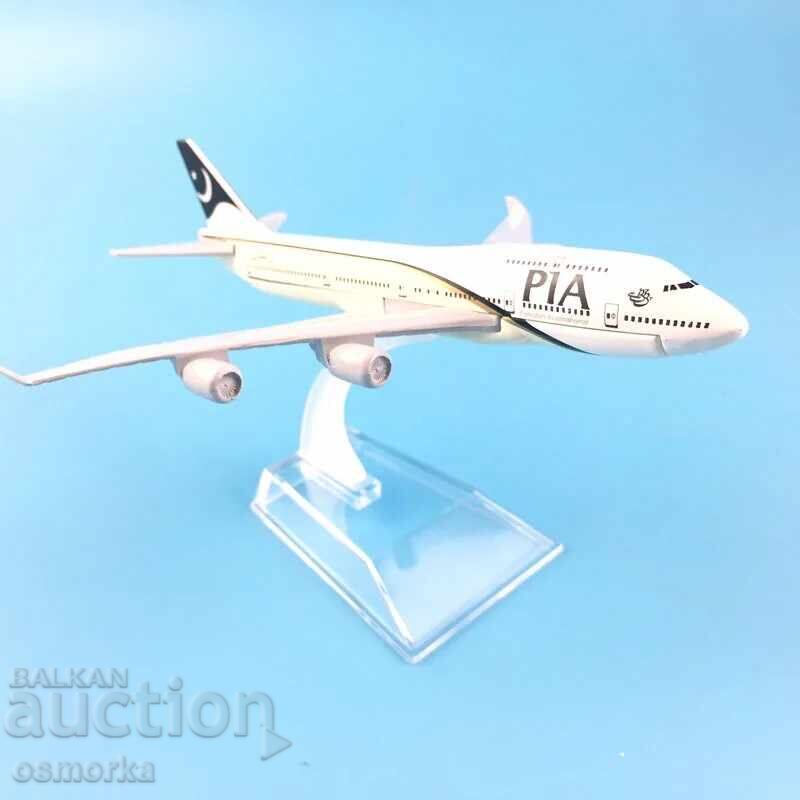 Licitație Model de avion Boeing 747 machetă PIA Pakistan International A Licitație Model de avion Boeing 747 machetă PIA Pakistan International A