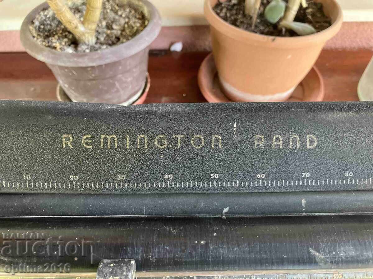Mașină de scris REMINGTON cu preț 60.00 BGN | € 30.68