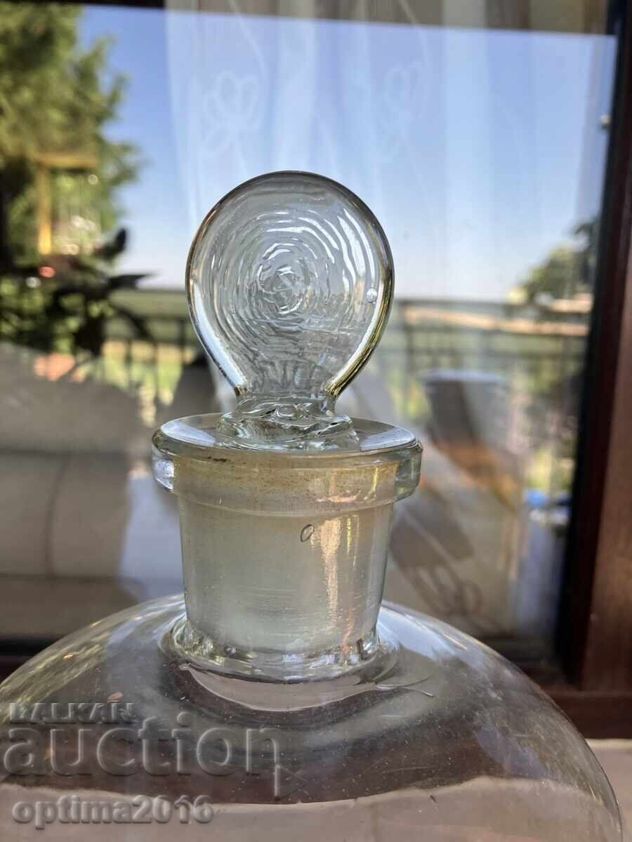 Φαρμακευτικό γυάλινο βάζο με τιμή 60.00 BGN | € 30.68 Φαρμακευτικό γυάλινο βάζο με τιμή 60.00 BGN | € 30.68