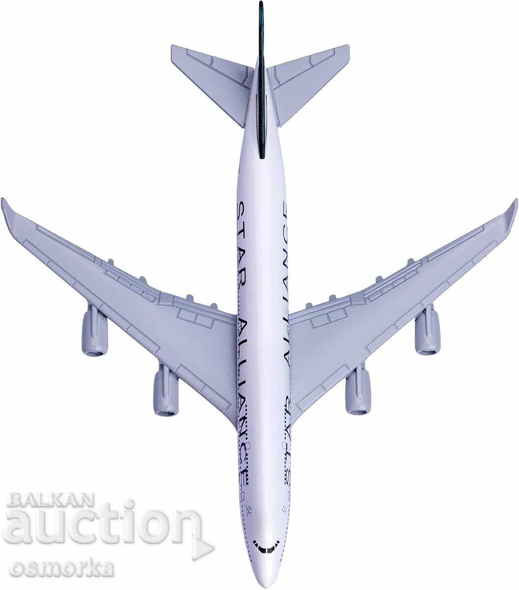 Auction  Boeing 747 Airplane Model Replica Star Alliance Thai Airways