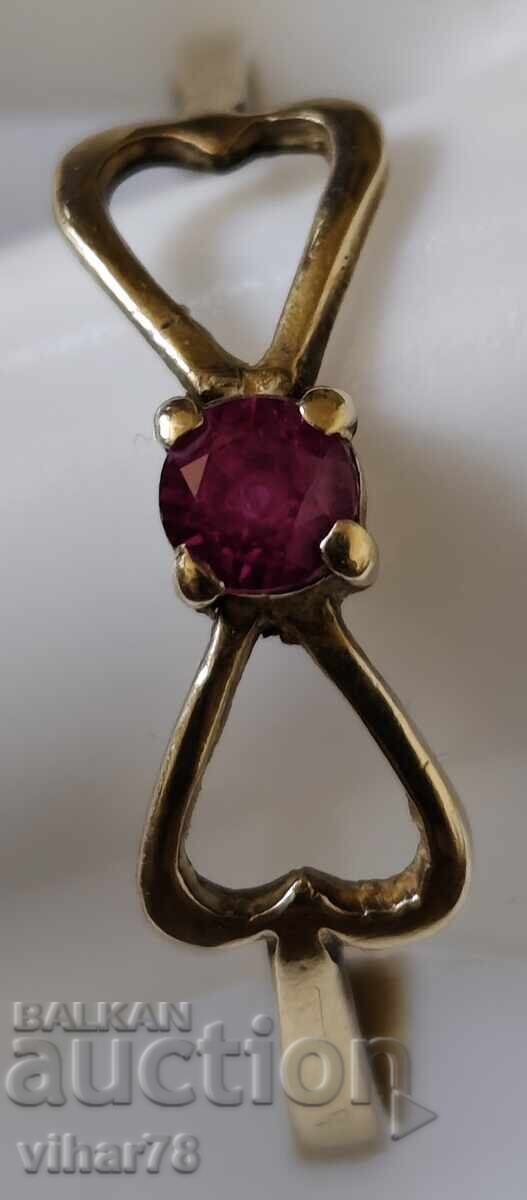 Παράδοση Χρυσό δαχτυλίδι με ρουμπίνι Παράδοση Χρυσό δαχτυλίδι με ρουμπίνι