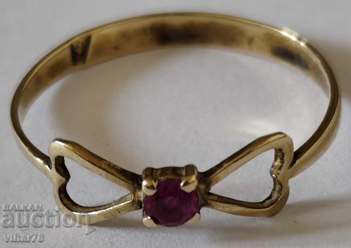 Χρυσό δαχτυλίδι με ρουμπίνι Χρυσό δαχτυλίδι με ρουμπίνι