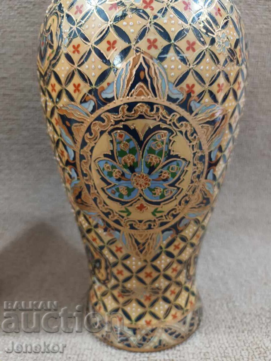 Δημοπρασία Κινεζικά βάζα ζωγραφισμένα στο χέρι.