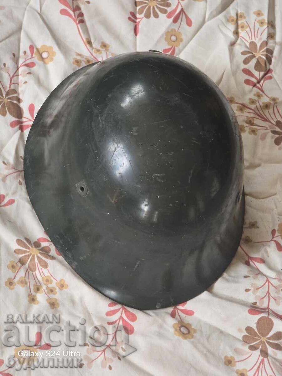 Căști militare stare perfectă mărimea 58. BZȚ. Licitez cu preț 10.99 BGN | € 5.62