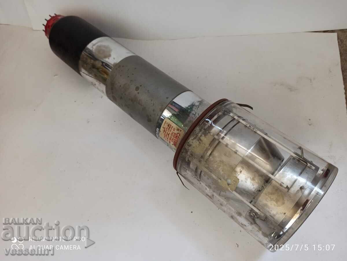 Tub electronic pentru stocarea sarcinii și memorie în calculatoarele p-te