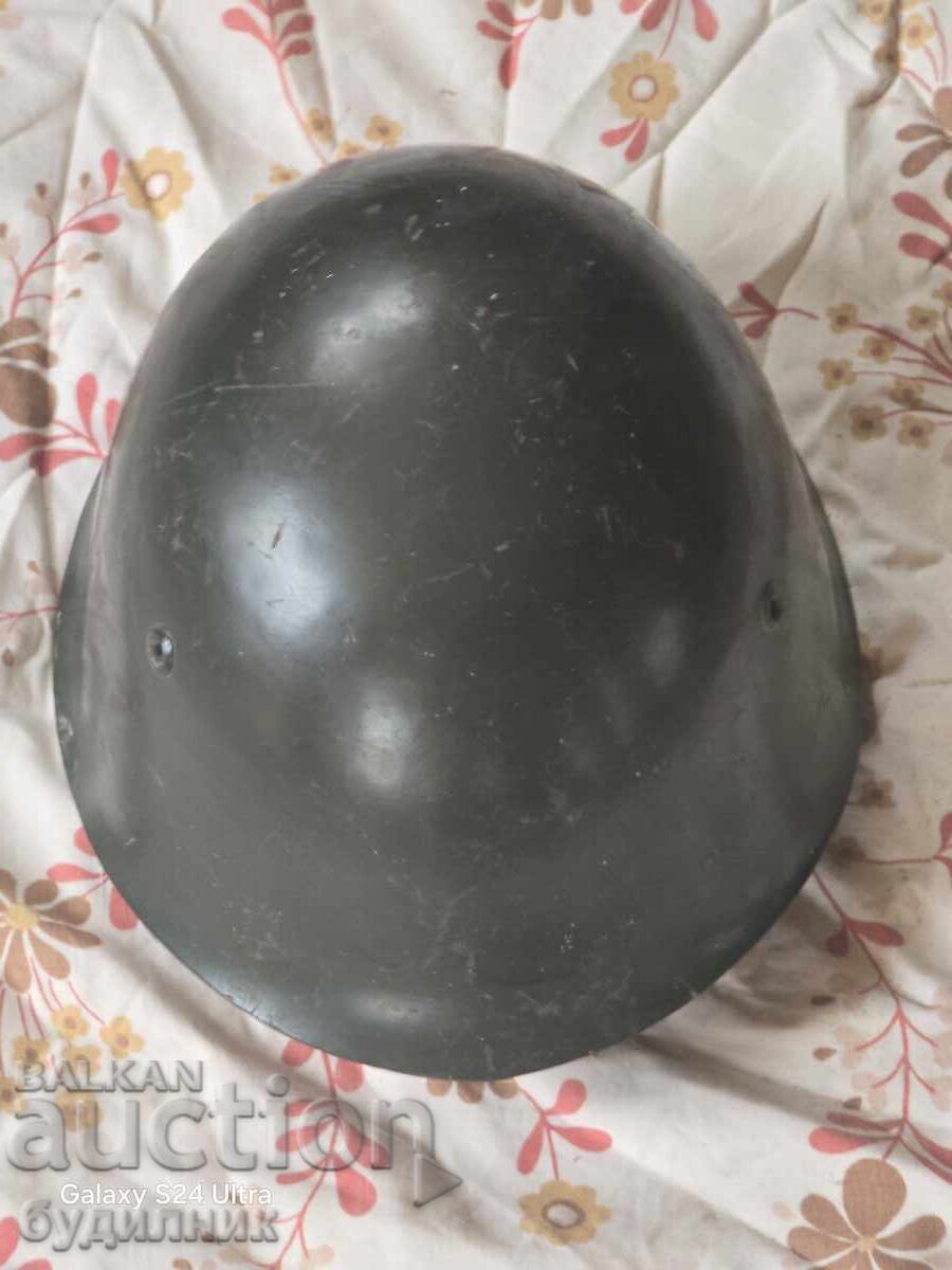Military helmet perfect condition size 58. BZC. I'm putting up for auction