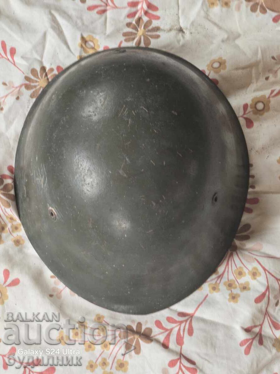 Military helmet perfect condition size 59. BZC. I'm putting it up for auction