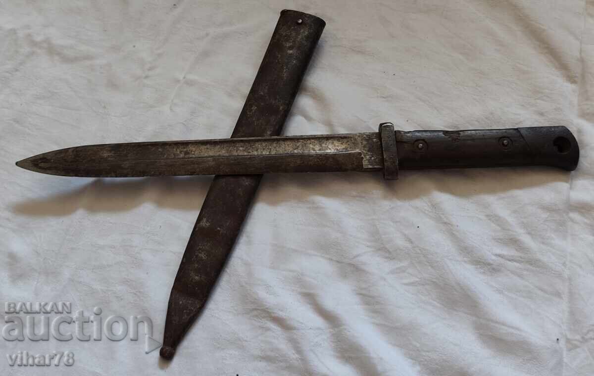 Trenched bayonet knife