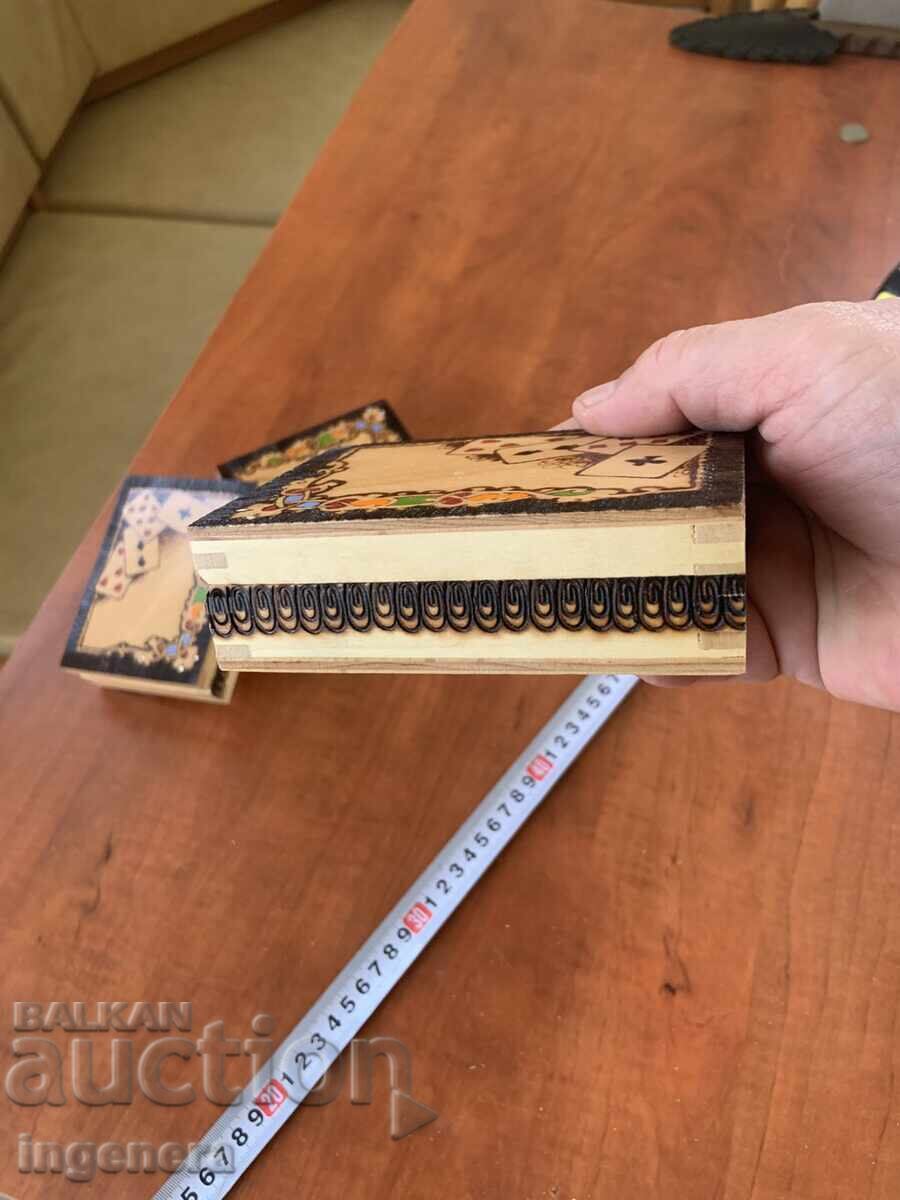 Livrarea CUTIE LEMN PIROGRAFIE DESEN VECHI DIN SOCIALISM PENTRU ALUAT CĂRȚI